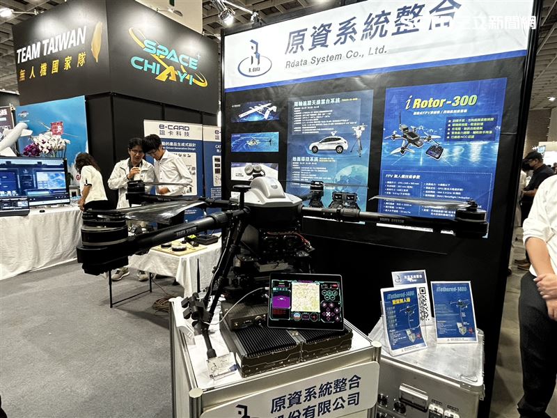 英濟展示以機體、晶片到系統整合皆「Made in Taiwan」的智慧AI無人載具。（圖／記者簡浩正攝影）