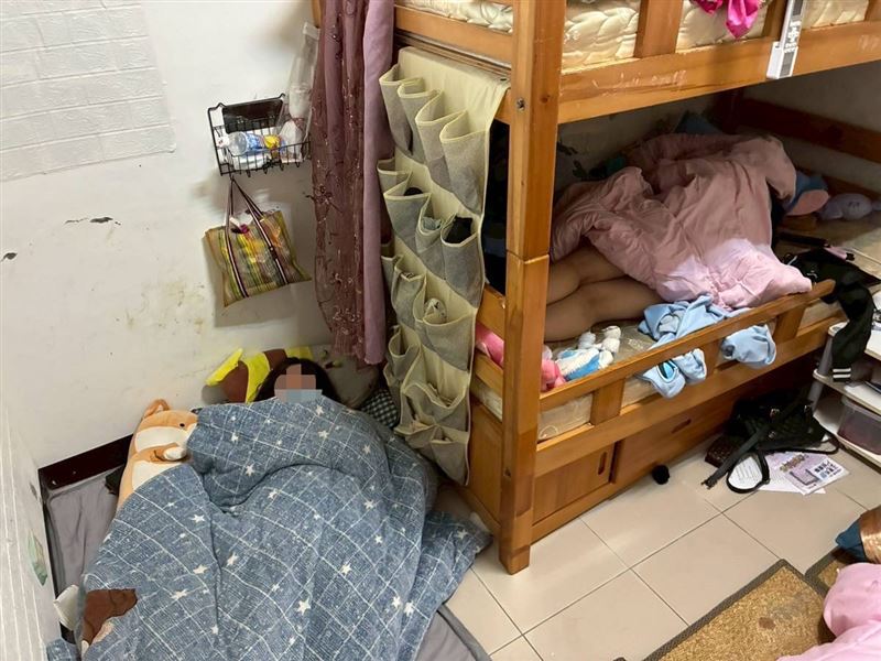 悲傷又快樂的小蛋糕藏深深的母愛！夫病死單親媽阿玉帶２女兒日子難過，暖心機車行老闆提供住處，見志工淚流滿面。（圖／《愛的延續公益協會》提供）