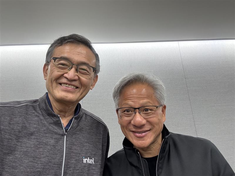 輝達砸1500億入股英特爾，陳立武曬黃仁勳合照，並寫下「結合最佳技術」。(圖／翻攝自陳立武X)