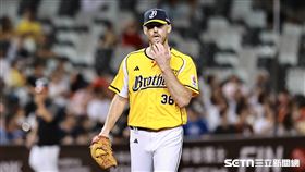 中職36年例行賽，中信兄弟先發投手李博登7局僅失1分退場。（圖／記者劉彥池攝影）