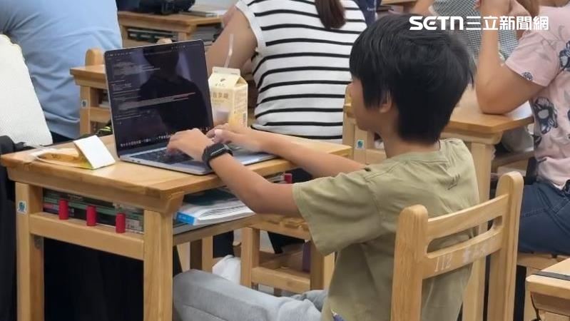 新北神童「海馬」9歲時就做出「9歲記帳APP」，令人相當佩服。（圖／「海家帶你游程式」授權提供，未經同意請勿轉載）