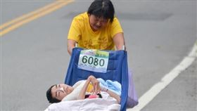 陳嘉齡,單親媽媽,路跑,馬拉松,重度腦性麻痺,母愛（翻攝自臉書小比的跑旅雜記）