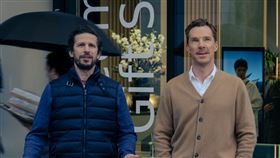 《沒好婚姻》由《奇異博士》班尼迪克康柏拜區（右）演出。（圖／探照燈影業提供） 