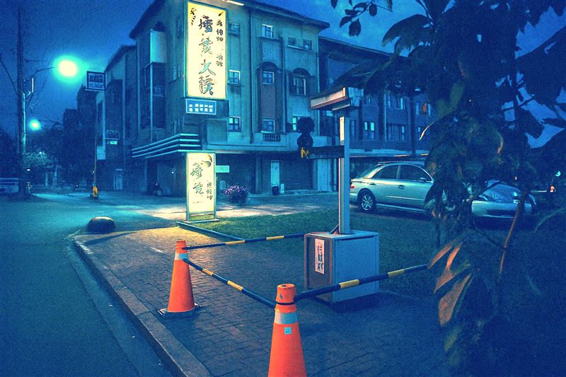 環境保護局於噪音熱點設置「半固定式聲音照相科技執法系統」強力執法取締。 」。（圖／取自新竹縣環保局官網）