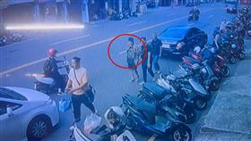 17歲駱姓少年，黑道小弟，官將首，凶狠模樣曝 殺女友31刀，變裝，躲彰化賓館(圖／翻攝畫面)