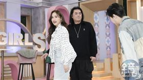 Sandy代班主持《小姐不熙娣》首次進棚錄影，與製作人B2、搭檔派翠克合影。