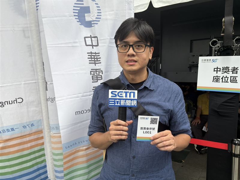 成功拿下「頭香」的許先生透露，他與同事已連續六年拿下首發第一名，今年更是超狂「提前九天」就開始排隊。圖片描述。（圖／記者王文承攝影）