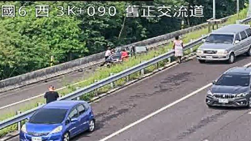 新／國6重大車禍！5乘客翻車拋飛急送醫