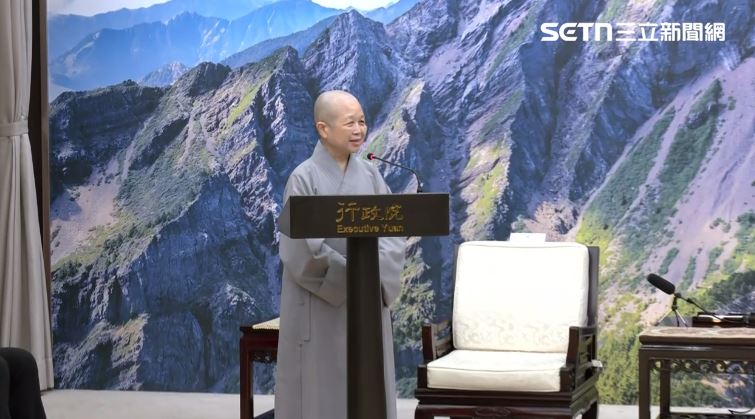 法師釋昭慧去年拒領普發1萬元,如今在臉書發文談及普發現金政策。(圖/翻攝畫面)