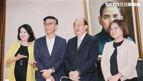 民進黨團幹部選舉出爐，鍾佳濱當選幹事長、陳培瑜當選書記長。（圖/記者楊士誼攝影）