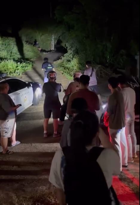 大學生一度跟男子發生口角衝突，警方獲報趕往現場阻止。（圖／翻攝自Thread @shaphi_07_08）