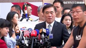 郝龍斌率眾藍委到國民黨中央登記參選黨魁。（圖／翻攝畫面）