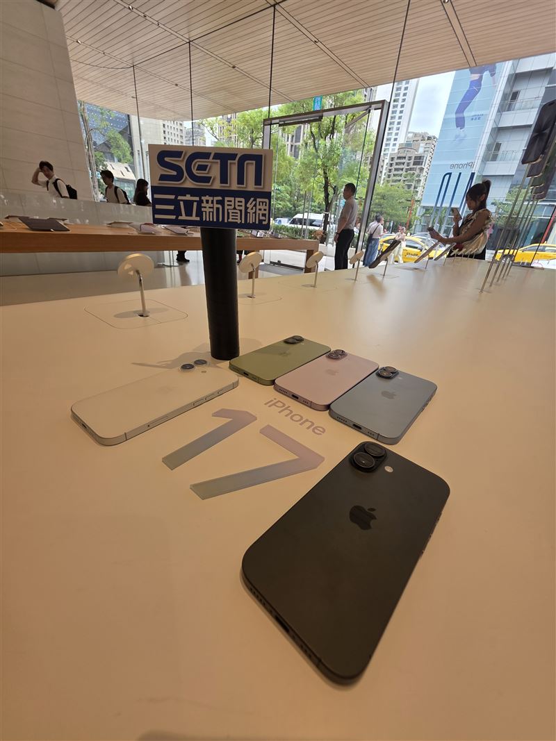 目前傳出i17相機有明顯的拍攝異常問題，蘋果也正式承認，並表示「已找到解決方法」。（圖／記者李宜樺攝影）