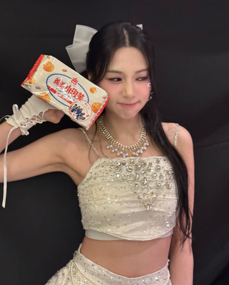 Apink成員夏榮今年年初也在IG上分享在台灣演出的後台照。（圖／翻攝自IG @_ohhayoung_）