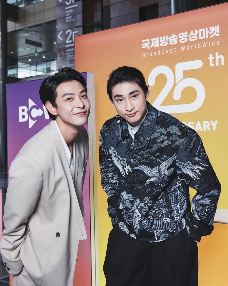 連晨翔(左)與章廣辰到韓國首爾宣傳。(圖／TVBS)