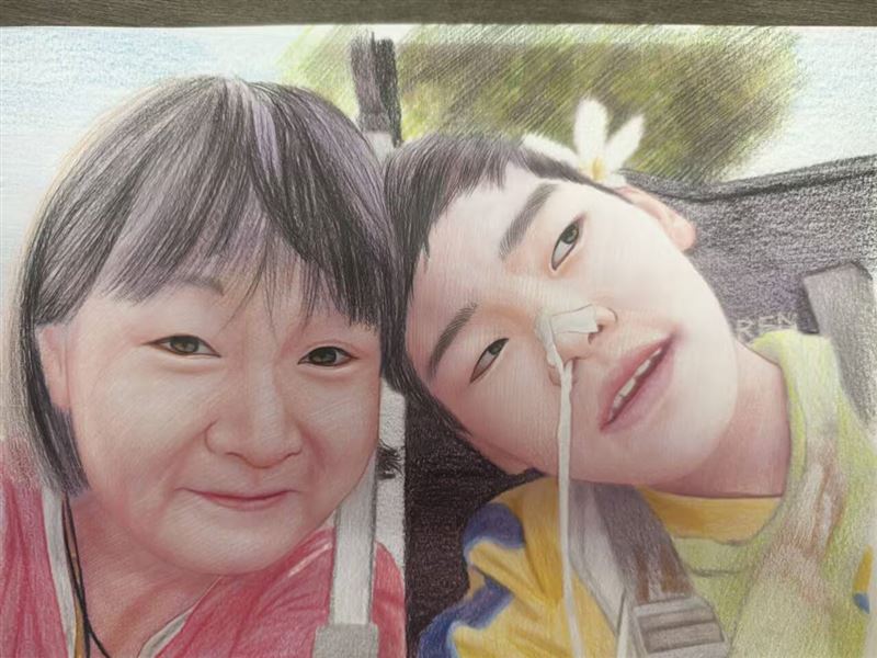 超跑媽媽看到小比臨終前的微笑「心動得無法呼吸」，但她知道，那是小比留給他最後的禮物。（圖／翻攝小比的跑旅雜記臉書）