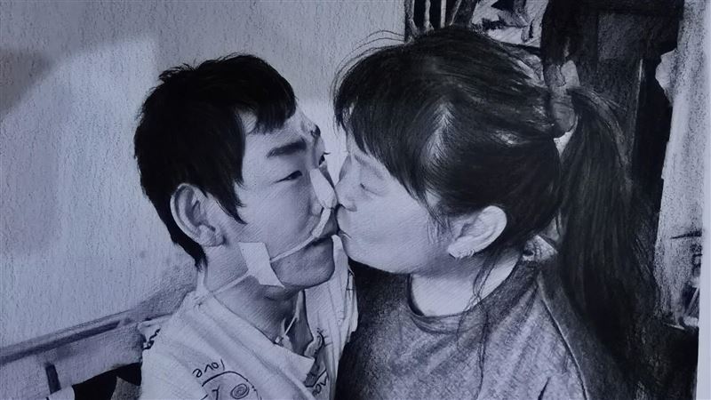 腦麻兒小比離世，超跑媽媽淚別：「此生有你，夫復何求」。（圖／翻攝小比的跑旅雜記臉書）