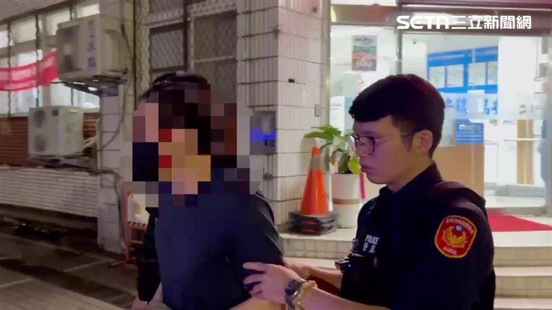 北市蕭姓碩士生在捷運大安站出口遭毆，警循線逮捕馬男並查扣三節鞭。（圖／翻攝畫面）