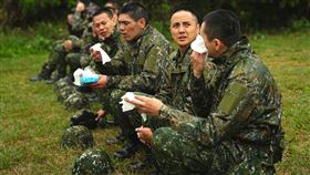 毒氣使星兵們相當不適應。(圖／台視提供)
