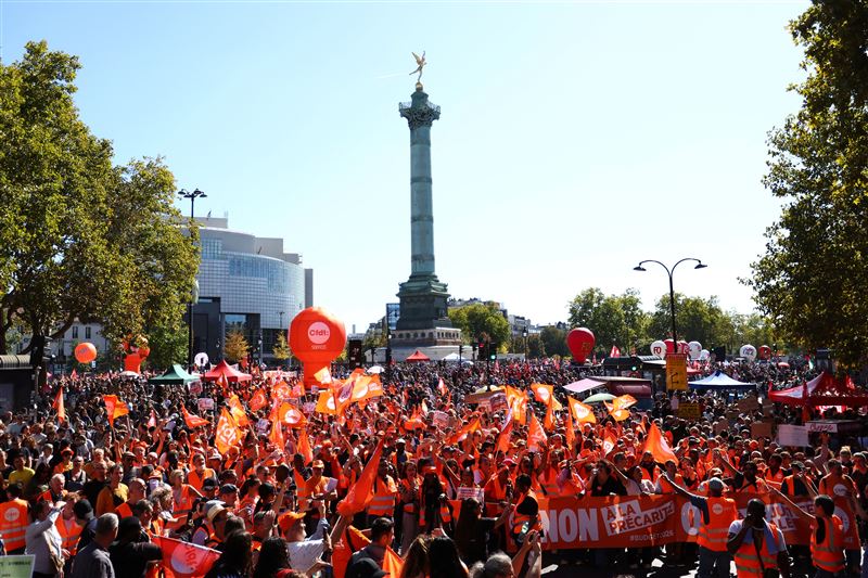 法國民主工會聯盟（CFDT）聚集在巴黎巴士底廣場進行示威。（圖／路透社／達志影像）