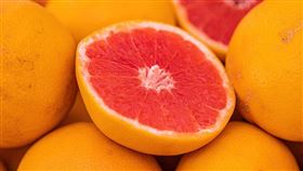 健身女，吃葡萄柚，(圖／PIXABAY)