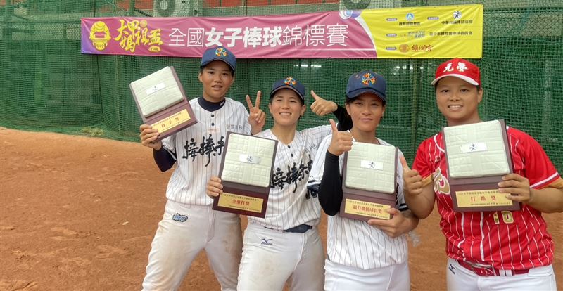 球員在賽場上全力拚戰，勇奪冠軍並榮獲多項個人獎項。（圖／頂新和德文教基金會提供）