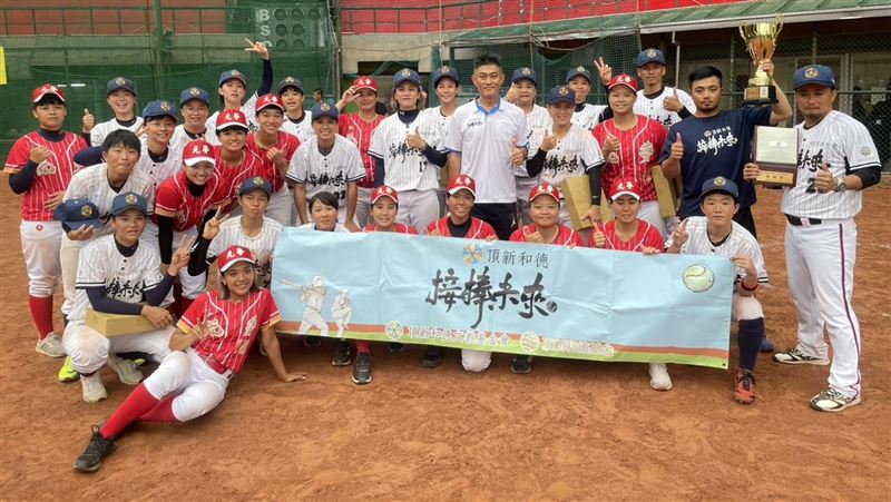 頂新和德挺女子棒球　接棒未來女棒七連霸
