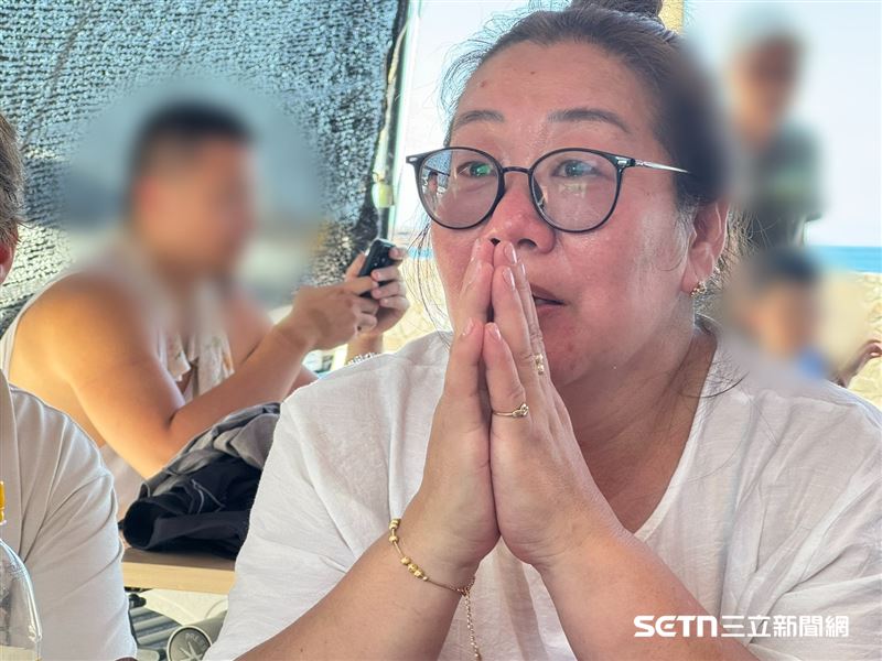 媽媽一路上都給人非常開朗的感覺,甚至還堅定地說,自己其實從未怪過什麼原因讓她生下Tom這樣的孩子,但說著說著,媽媽還是不禁眼眶泛紅落淚,這一刻我們都選擇沉默並給予她一個大大的擁抱。雖然嘴上說不在意,但內心多少還是有不捨和當母親的壓力。(圖/羅慧夫基金會黃柏儒授權提供)