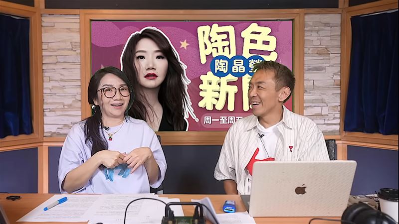 陶晶瑩（左）笑談陳漢典反應。（圖／翻攝自飛碟聯播網YouTube）