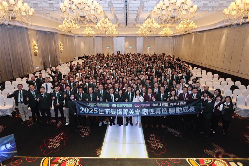 住商機構重磅推出AI生態圈APP，提升企業韌性，500位店東長同場共學，住商機構菁英會盛大舉行。（圖／業者提供）