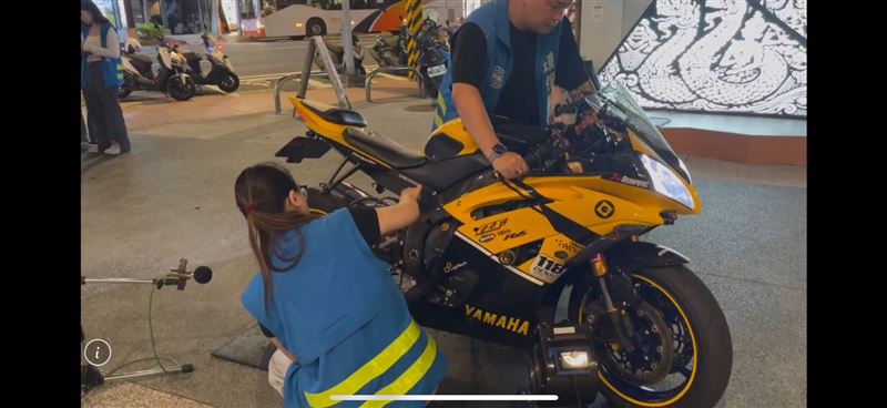 桃警執行靜桃專案，計11部噪音超標，當場開單告發，總罰款金額達41100元。（圖／桃園電子報提供）