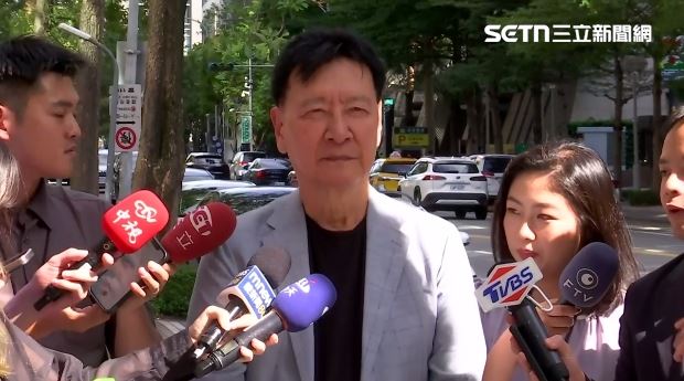 趙少康接受媒體聯訪酸張亞中蹭聲量。（圖／翻攝畫面）