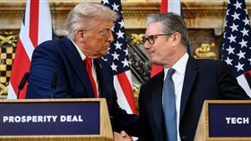 美國總統川普與英國首相施凱爾會談，並舉行聯合記者會。（圖／路透社／達志影像）