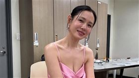 孫藝真於社群平台發布電影節幕後照判。（圖／翻攝自IG @yejinhand）