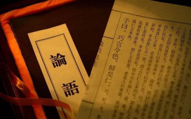 孔子是儒家學派的創立者，他的思想記錄於《論語》，成為後世讀書人必讀的經典。（圖／翻攝自百度百科）
