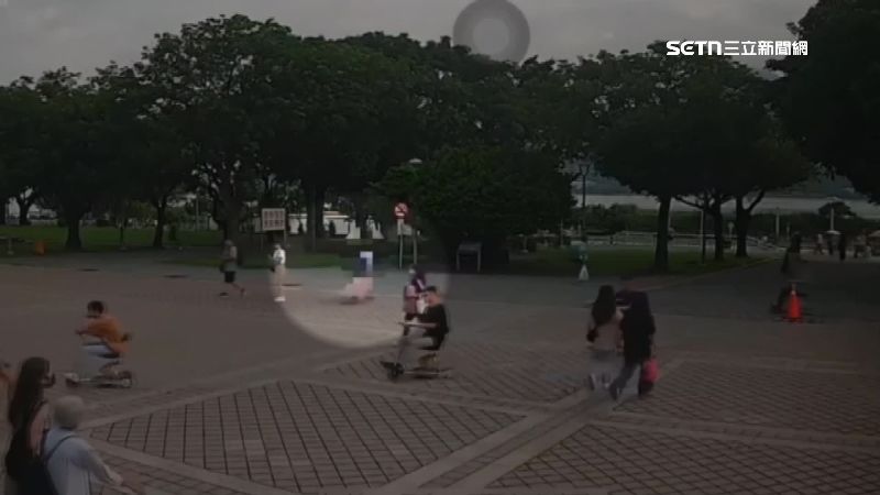 陸籍女子棄屍過後，拖著行李箱離開