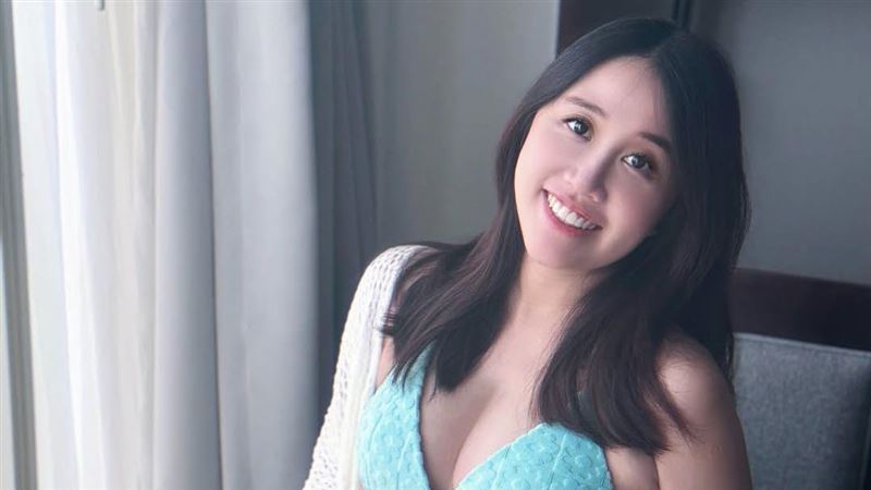 才認陷容貌焦慮　女星解放比基尼秀孕肚