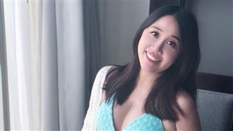 才認陷容貌焦慮　女星解放比基尼秀孕肚