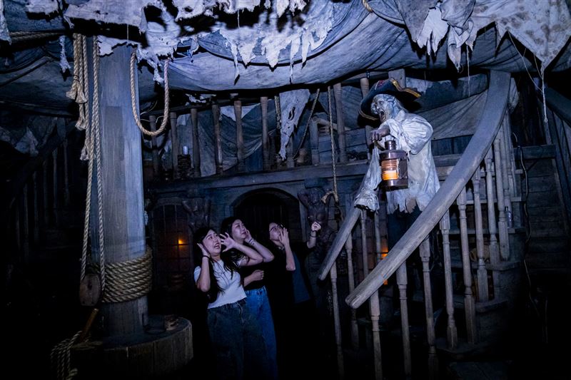 義大遊樂世界5D鬼船，創造更真實的萬聖節體驗。（圖／翻攝畫面）