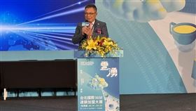 連鎖加盟秋季展登場，集結150家品牌、500攤位，釋出7,500個創業與就業機會。從數位轉型、AI應用，到農業品牌媒合與鮮乳認證，全場聚焦實用資源，幫助創業者、轉職者、品牌經營者找到市場解方與合作契機。（圖／記者師瑞德攝影）