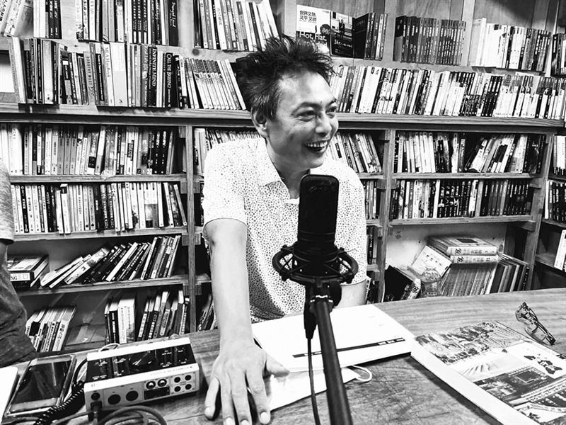 最帥超人醫師徐超斌過世，生前曾說「世界以痛吻我 我報之以愛」催淚。（圖／翻攝自徐超斌臉書）