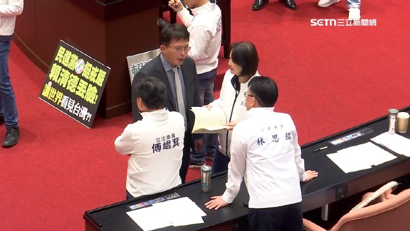 立院今日正式開議，新會期的優先法案，被解讀為藍白合生變？