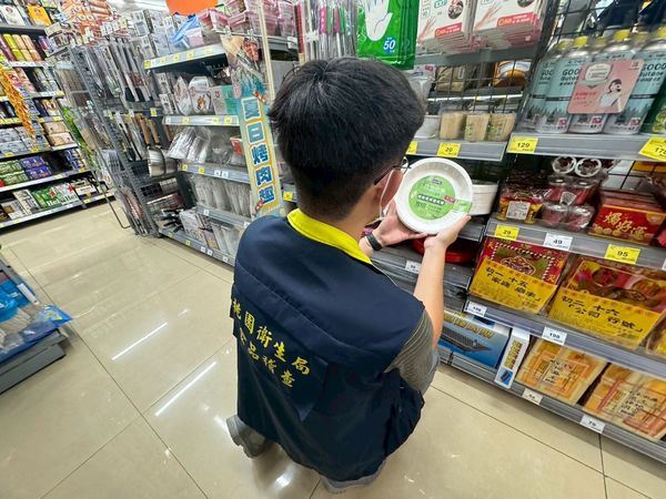 桃園市衛生局呼籲，生熟食分開處理、食物充分加熱，以降低交叉污染的風險。（圖／桃園市政府衛生局提供）