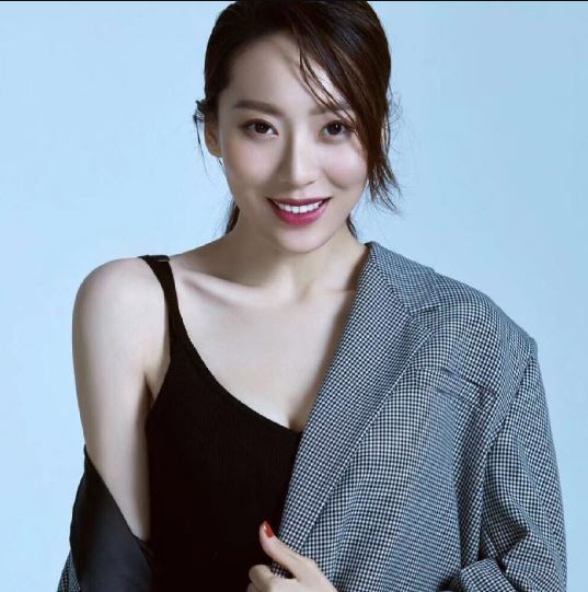 鄂靖文2019年演出《新喜劇之王》成為星女郎，因過去張柏芝出演的太經典，所以沒有爆紅。（圖／翻攝自微博）
