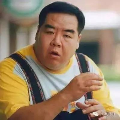 鄭則仕從1980年起演出《肥貓》系列電影，他飾演的失智少年肥貓這一角色走紅。（圖／翻攝自微博）