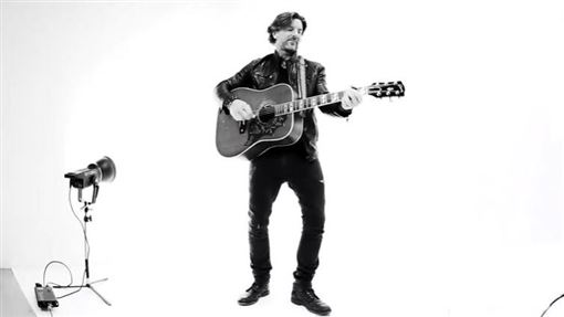 驚傳墜機身亡　大咖歌手一家三口全罹難