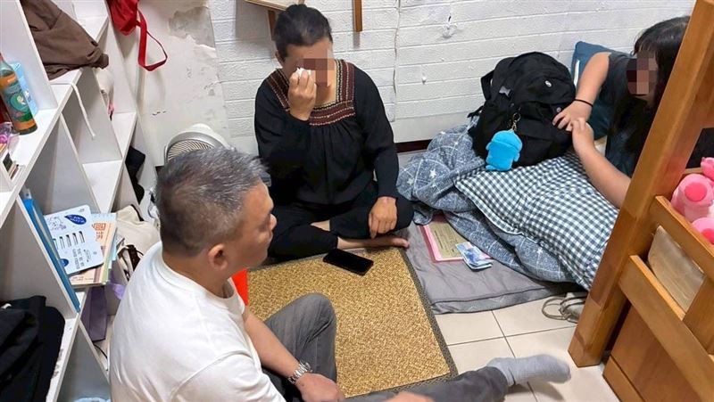 夫死單親媽帶２女兒日子難過！見到他痛哭