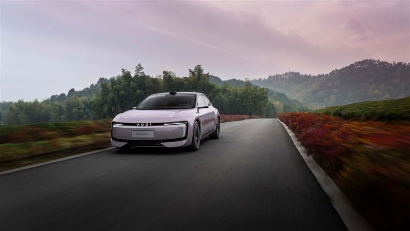 旗艦Quattro版本則以雙馬達釋放驚人的776匹馬力。（圖／翻攝AUDI網站）