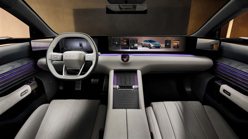 一塊橫跨整個中控台的27吋4K螢幕。（圖／翻攝AUDI網站）