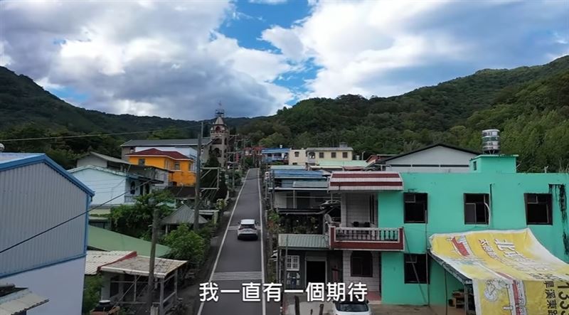 最帥超人醫師徐超斌過世，生前曾說「世界以痛吻我 我報之以愛」催淚。（圖／翻攝自《台灣亮起來》YT）